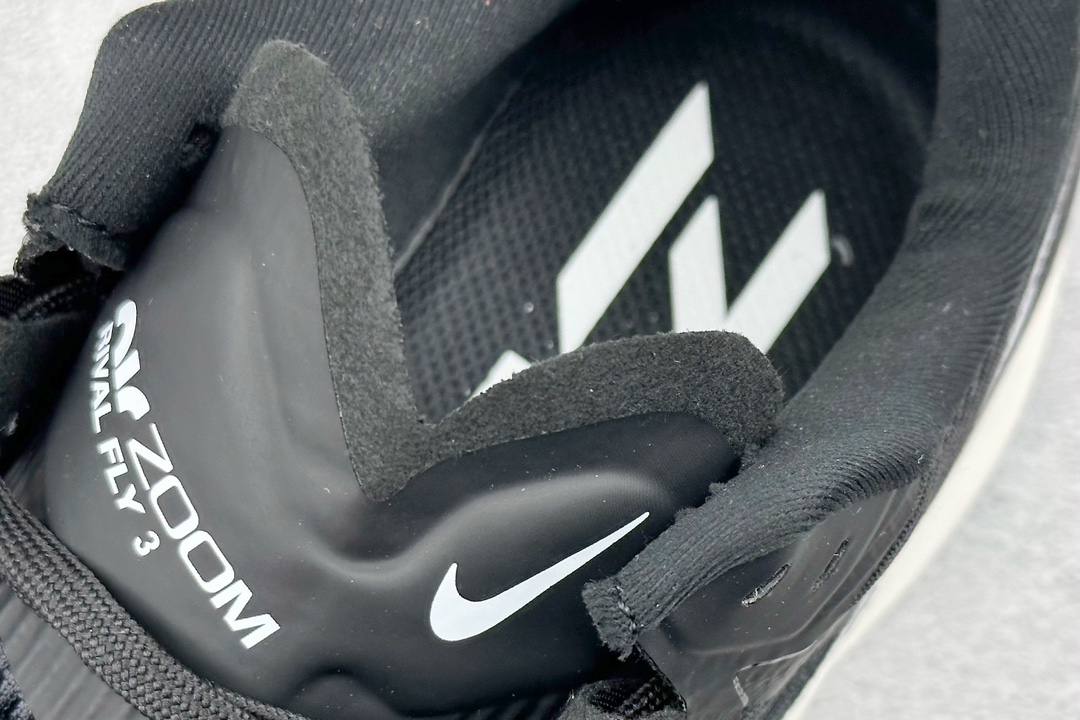 RS版 NIKE AIR Zoom RIVAL Fly 3. 超轻跑步鞋织物减震轻盈跑步鞋 该鞋款专为训