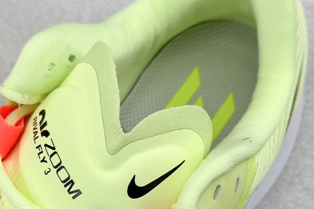 RS版 NIKE AIR Zoom RIVAL Fly 3. 超轻跑步鞋织物减震轻盈跑步鞋 该鞋款专为训