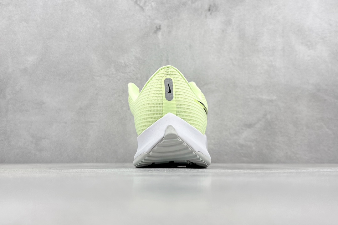 RS版 NIKE AIR Zoom RIVAL Fly 3. 超轻跑步鞋织物减震轻盈跑步鞋 该鞋款专为训