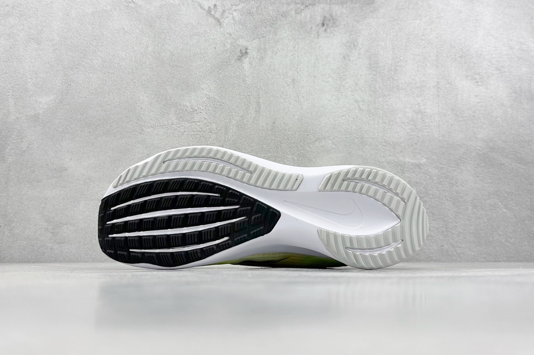 RS版 NIKE AIR Zoom RIVAL Fly 3. 超轻跑步鞋织物减震轻盈跑步鞋 该鞋款专为训