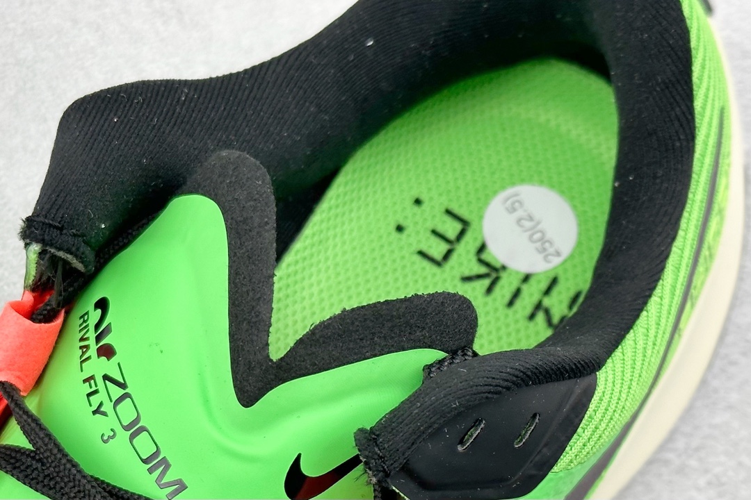RS版 NIKE AIR Zoom RIVAL Fly 3. 超轻跑步鞋织物减震轻盈跑步鞋 该鞋款专为训