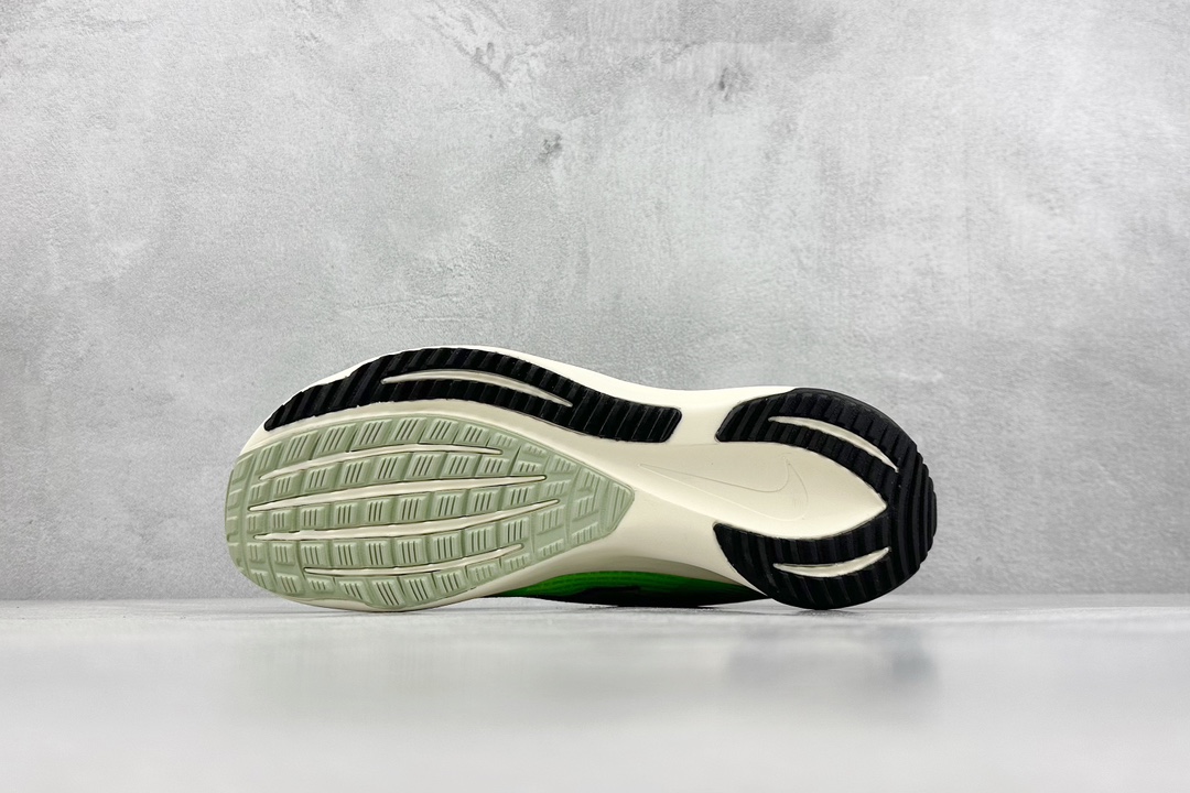 RS版 NIKE AIR Zoom RIVAL Fly 3. 超轻跑步鞋织物减震轻盈跑步鞋 该鞋款专为训