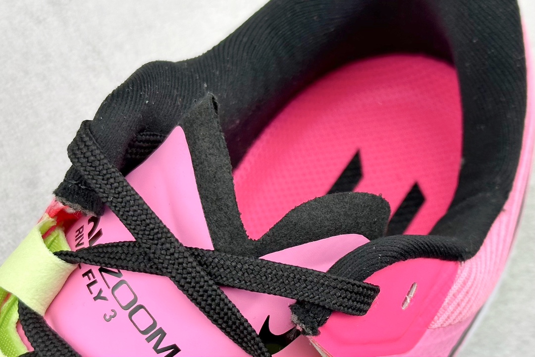 RS版 NIKE AIR Zoom RIVAL Fly 3. 超轻跑步鞋织物减震轻盈跑步鞋 该鞋款专为训