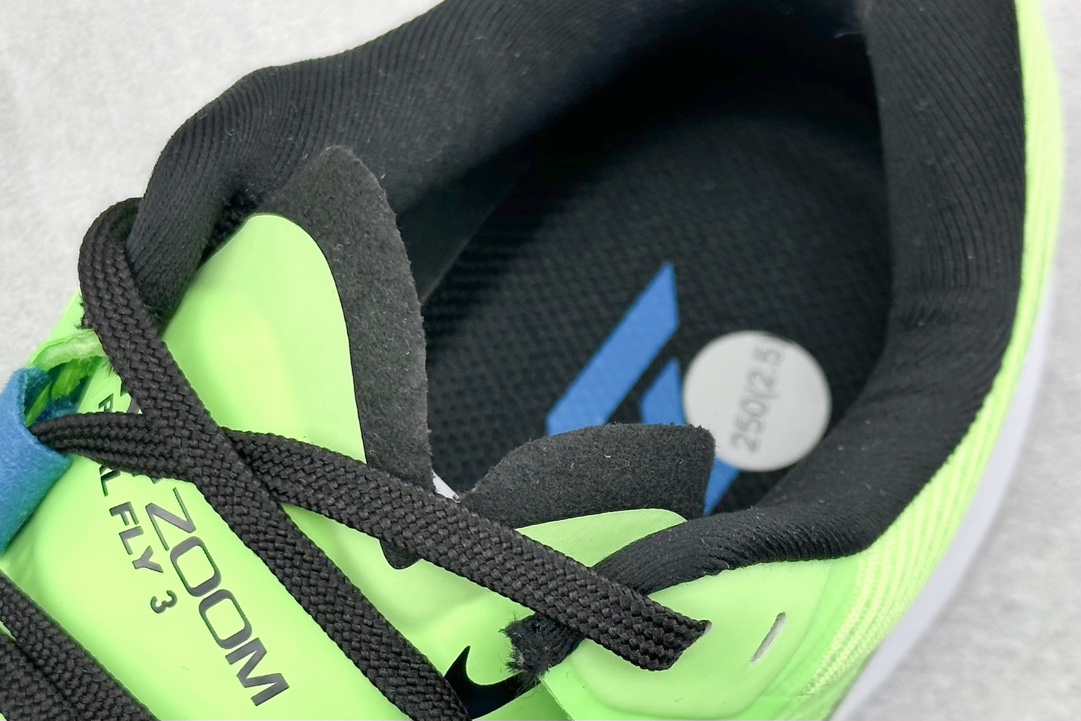 RS版 NIKE AIR Zoom RIVAL Fly 3. 超轻跑步鞋织物减震轻盈跑步鞋 该鞋款专为训