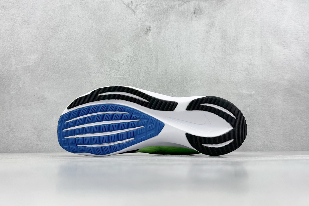 RS版 NIKE AIR Zoom RIVAL Fly 3. 超轻跑步鞋织物减震轻盈跑步鞋 该鞋款专为训