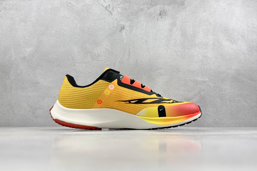 RS版 NIKE AIR Zoom RIVAL Fly 3. 超轻跑步鞋织物减震轻盈跑步鞋 该鞋款专为训