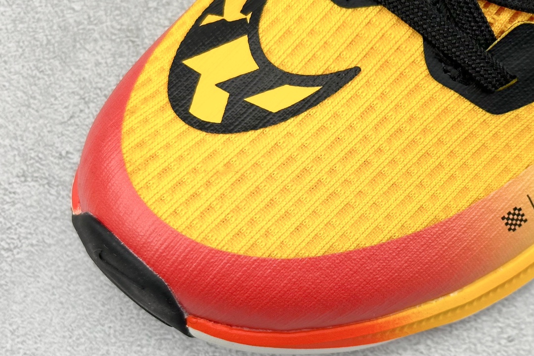 RS版 NIKE AIR Zoom RIVAL Fly 3. 超轻跑步鞋织物减震轻盈跑步鞋 该鞋款专为训