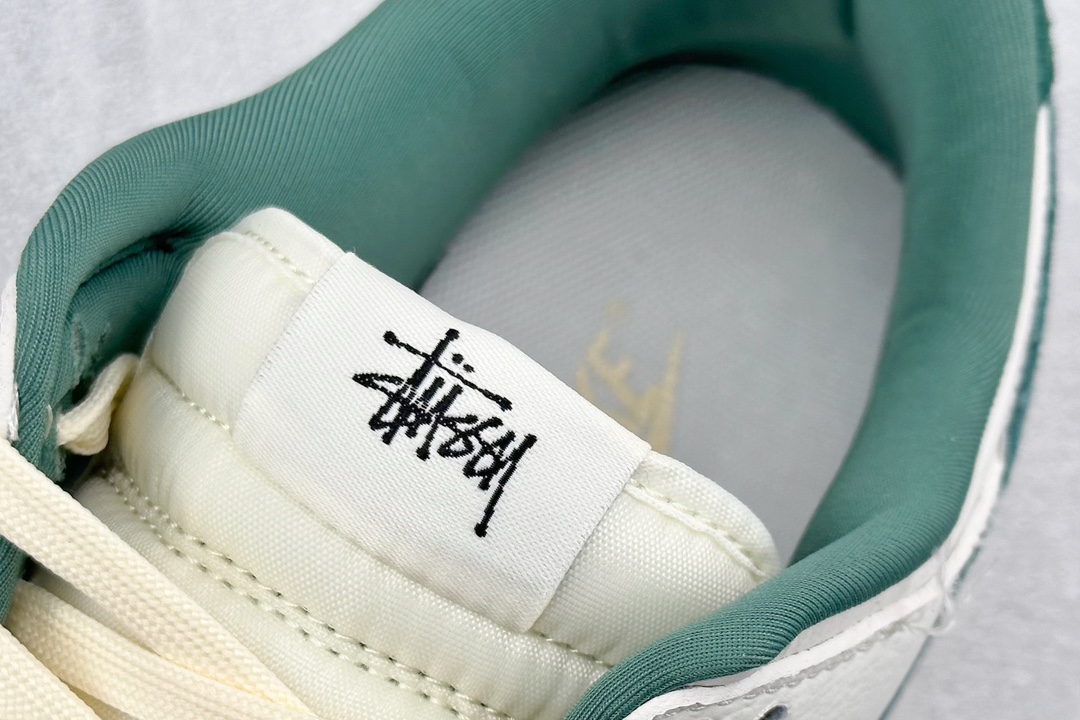 280 Nike SB Dunk Low x Stussy 斯图西米白绿三钩 CF3688-006