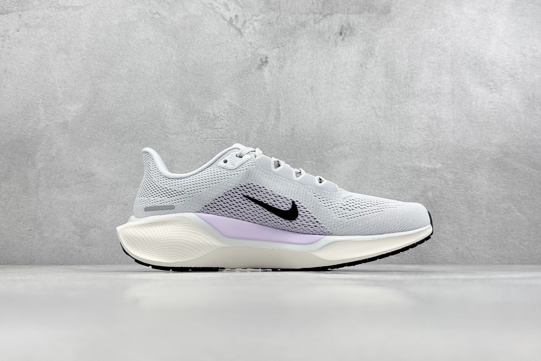 RS版 NK Air Zoom Pegasus 41鞋面采用外层由韧性纱线+内层网眼布的设计，在确保稳定