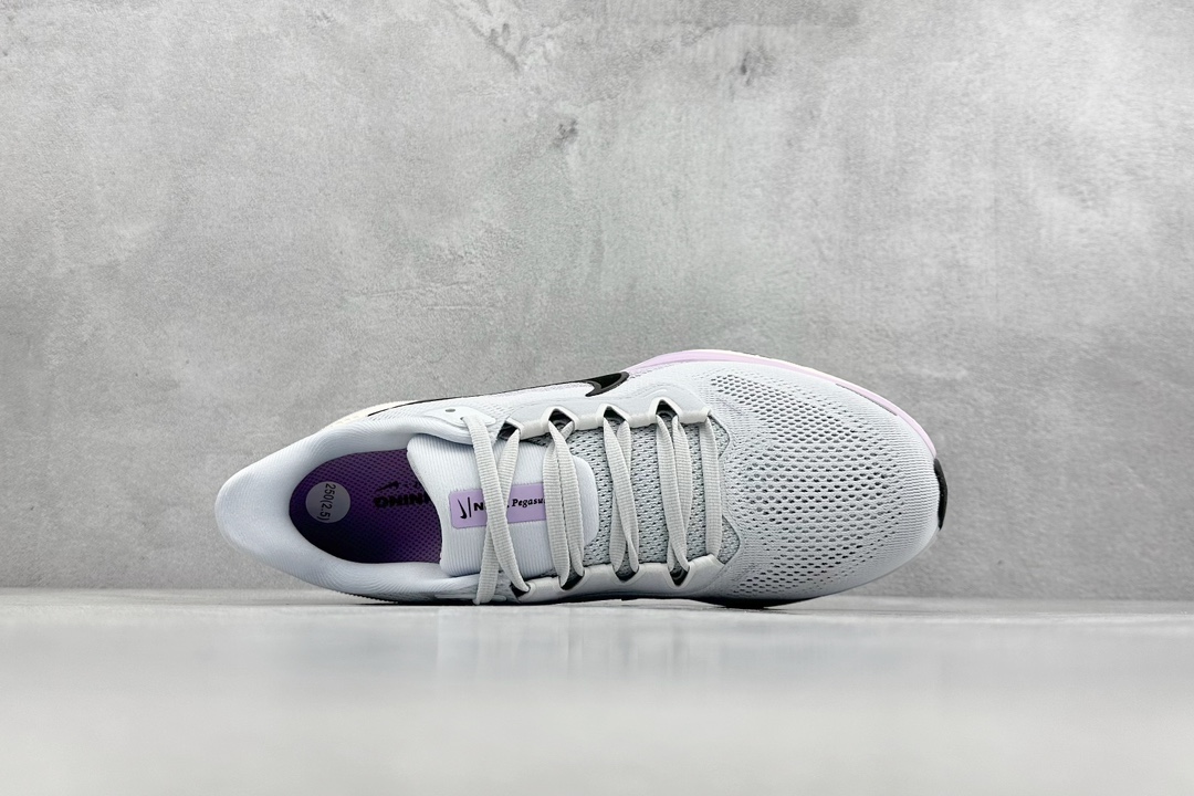 RS版 NK Air Zoom Pegasus 41鞋面采用外层由韧性纱线+内层网眼布的设计，在确保稳定