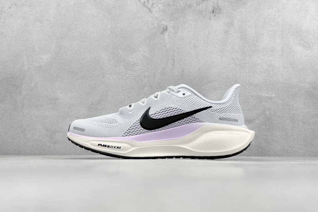RS版 NK Air Zoom Pegasus 41鞋面采用外层由韧性纱线+内层网眼布的设计，在确保稳定