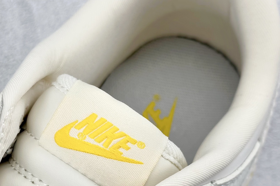 280 Nike SB Dunk Low 米白浅黄珠光满天星 XB3802-347