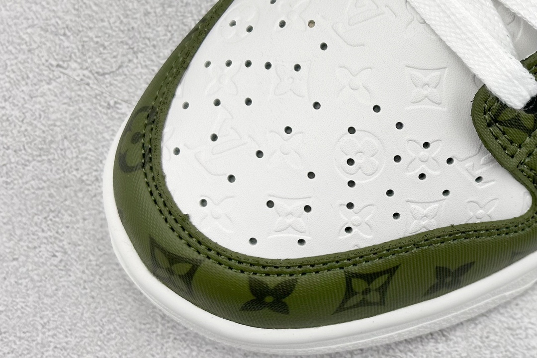 300 Nike SB Dunk Low x Louis Vuitton 白绿满印 DQ1098-362