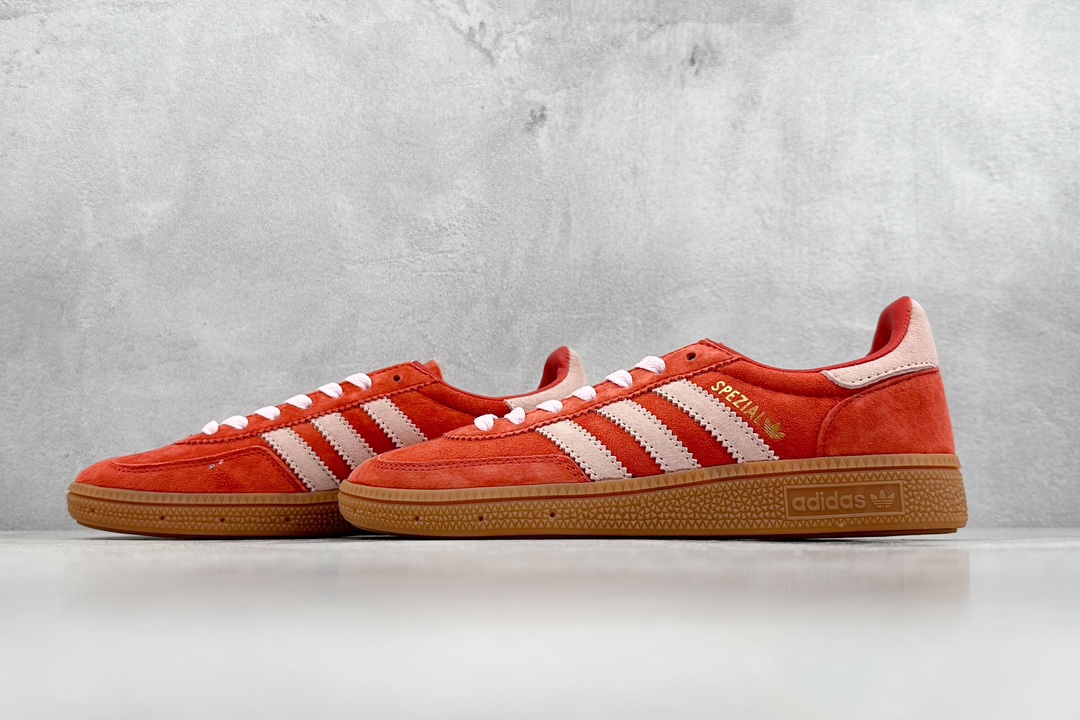 adidas originals Samba Handball Spezial 此款以简约大方的造型设计  IE5894