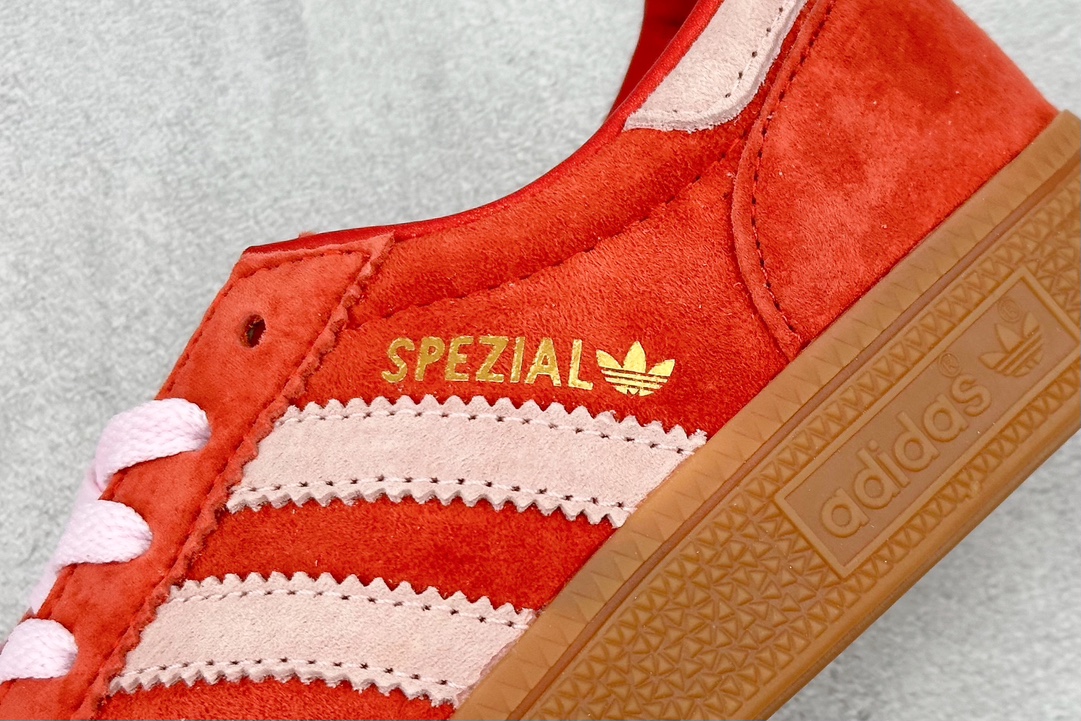 adidas originals Samba Handball Spezial 此款以简约大方的造型设计  IE5894