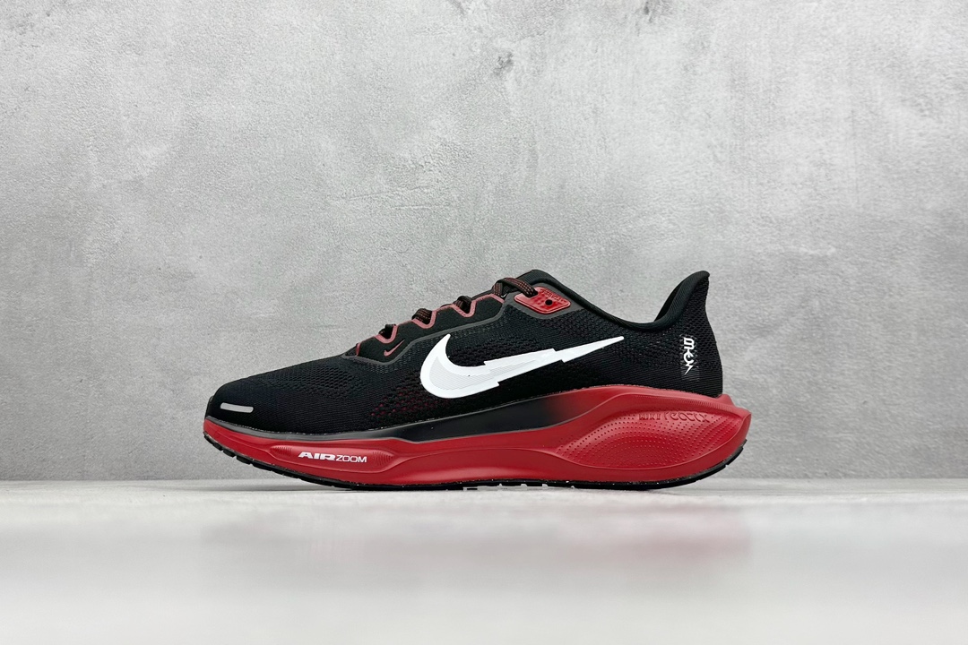 RS版 NK Air Zoom Pegasus 41鞋面采用外层由韧性纱线+内层网眼布的设计，在确保稳定