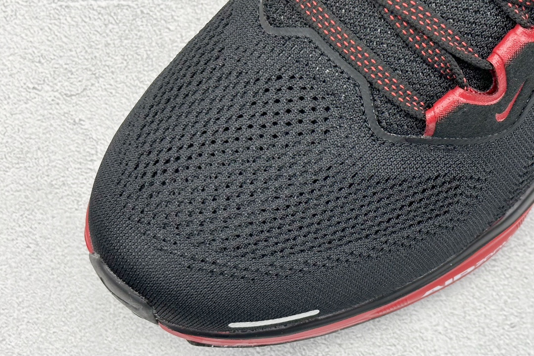 RS版 NK Air Zoom Pegasus 41鞋面采用外层由韧性纱线+内层网眼布的设计，在确保稳定
