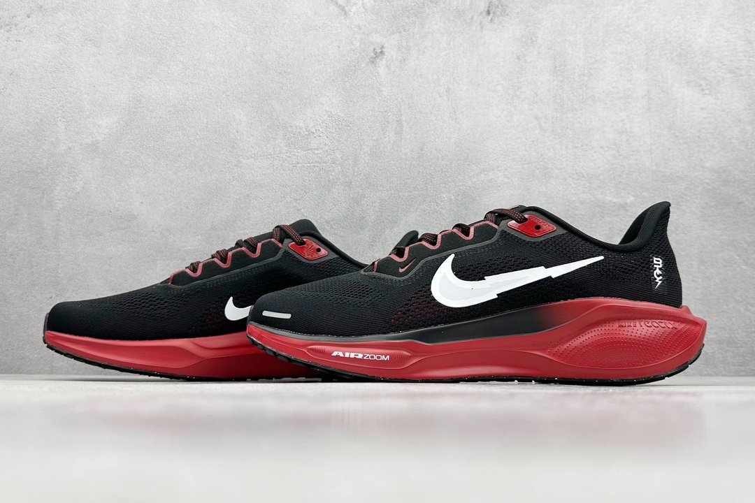 RS版 NK Air Zoom Pegasus 41鞋面采用外层由韧性纱线+内层网眼布的设计，在确保稳定