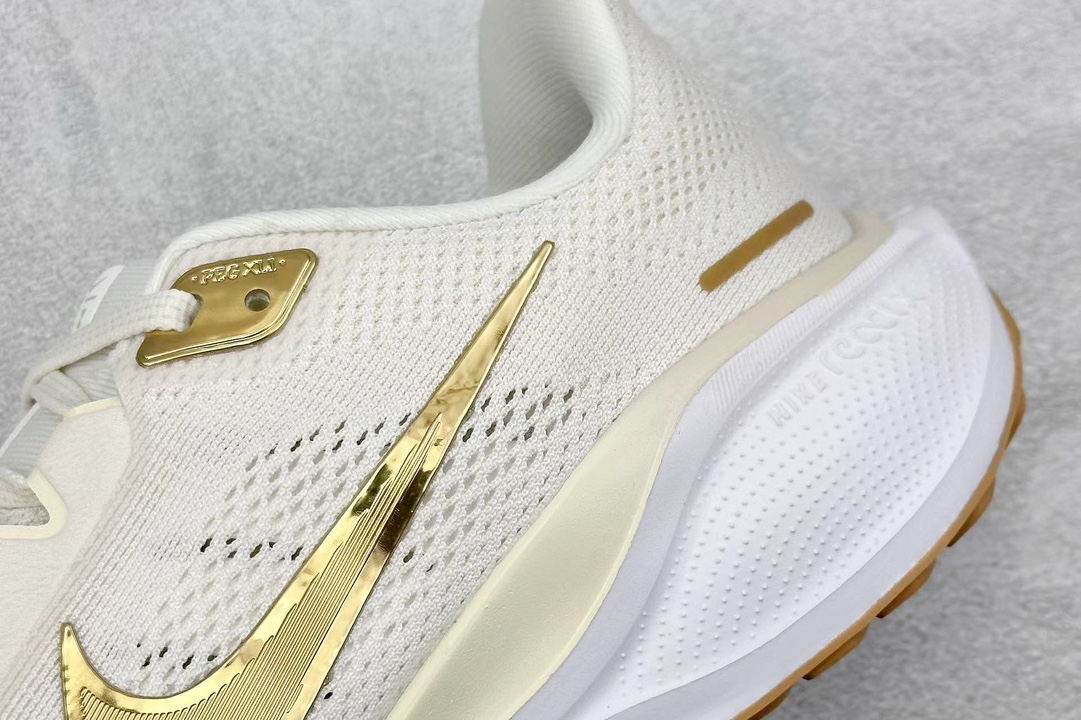 RS版 NK Air Zoom Pegasus 41鞋面采用外层由韧性纱线+内层网眼布的设计，在确保稳定