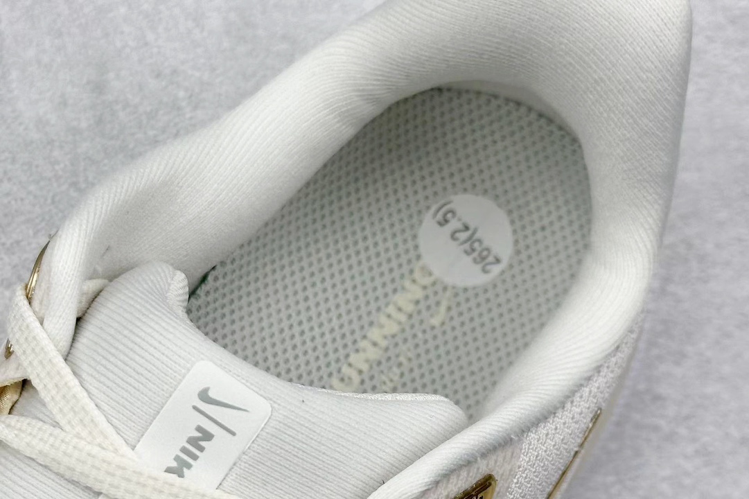 RS版 NK Air Zoom Pegasus 41鞋面采用外层由韧性纱线+内层网眼布的设计，在确保稳定