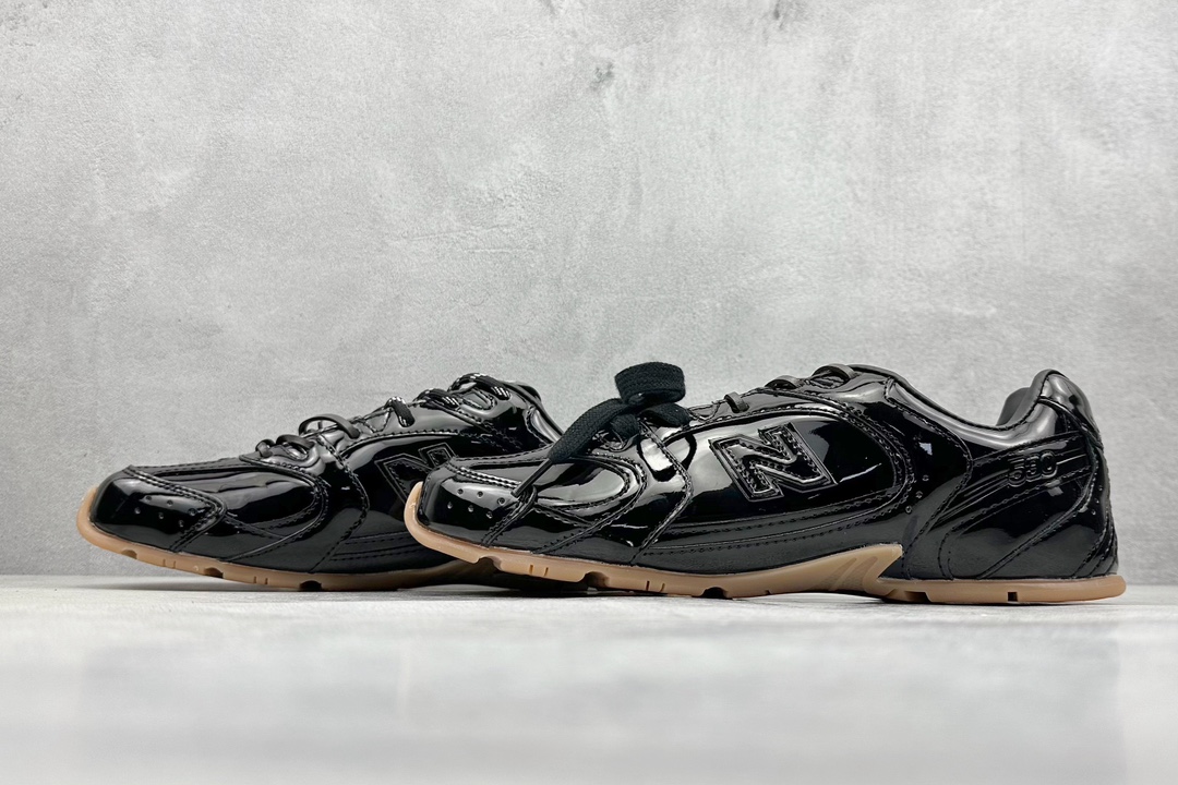 J版 Miu Miu x New Balance联名款运动鞋 New Balance 530 学院风