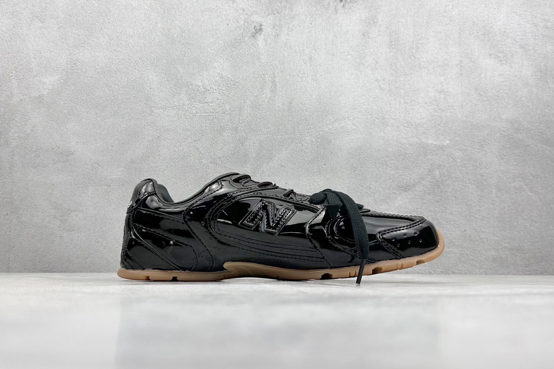 J版 Miu Miu x New Balance联名款运动鞋 New Balance 530 学院风