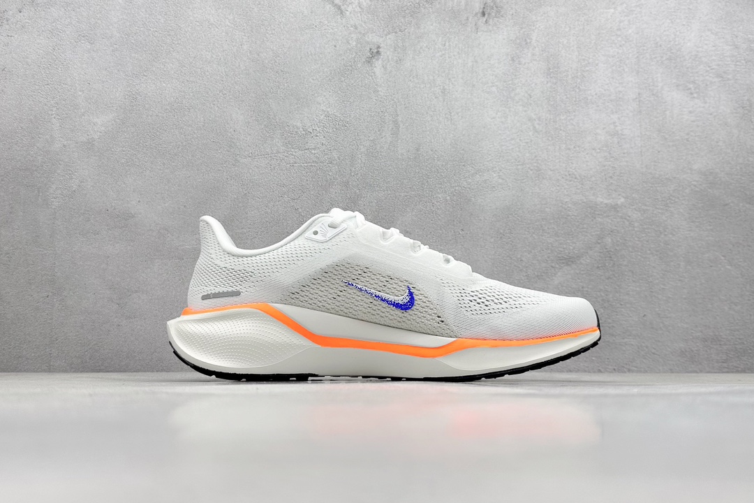 RS版 NK Air Zoom Pegasus 41鞋面采用外层由韧性纱线+内层网眼布的设计，在确保稳定