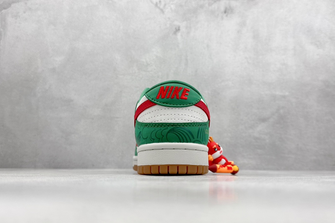 Nike SB Dunk Low x Louis Vuitton 中国年限定 XP3802-331