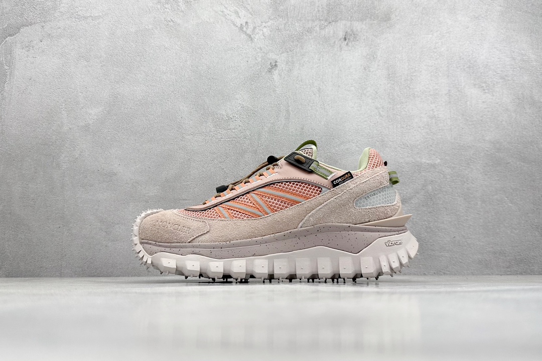 NO:272903,Terminal store OK Moncler Trailgrip GTX tear-resistant material mountain outdoor shoes #Shoe body is made of Cordura tear-resistant nylon/Gore-Tex waterproof material The midsole is built-in full palm carbon plate, support performance is full 3M reflective belt on the side #The outsole uses RB MD carbon plate TPU five-layer separation combination The sole is equipped with Vibram outsole to provide super grip and anti-slip performance Original large box packaging Get a pair of Moncler badge anti-layer bag Size 36 36.5 37.5 38 38.5 39 40 40.5 41 42 42.5 43 44 44.5 45 46 Code 54,,Moncler,Moncler19860909终端放店 OK Moncler 盟可睐/蒙口 Trailgrip GTX 抗撕裂材质山地户外鞋 #鞋身采用Cordura防撕裂尼龙/Gore-Tex防水材质 中底内置全掌碳板 支撑性能拉满 侧边3M反光带 #大底采用RB MD 碳板 TPU 五层分离组合 鞋底搭载Vibram外底提供超强的抓地力和防滑性能 原装大盒包装 内赠Moncler徽章防层袋一副 尺码36 36.5 37.5 38 38.5 39 40 40.5 41 42 42.5 43 44 44.5 45 46 编码54,,Moncler,Moncler,Men's shoes