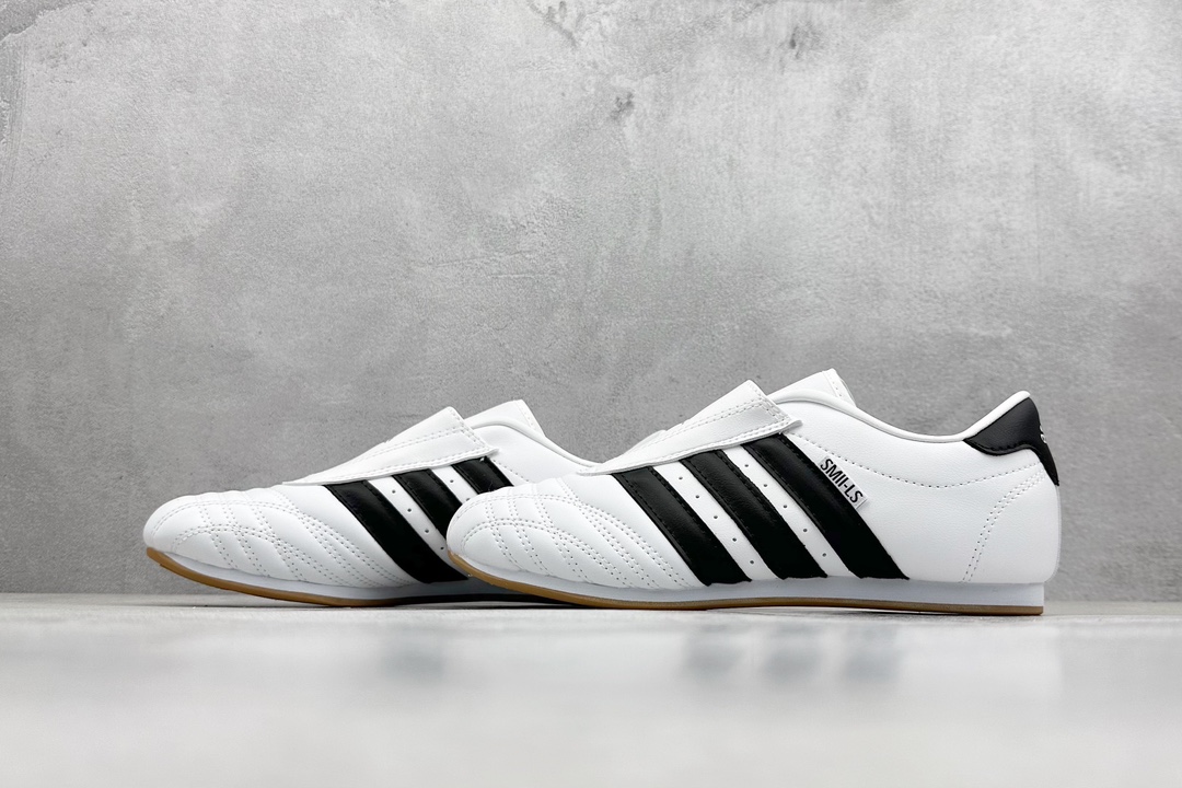 Ls版 adidas TAEKWONDO W 此款以简约大方的造型设计 JQ4774