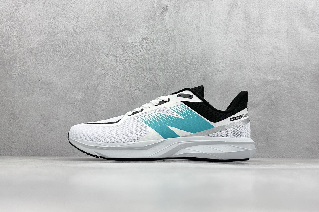 New Balance FuelCell SuperComp Trainer V2 新百伦NB系列超轻量化低帮休闲运动慢跑鞋   MFLSHBW7