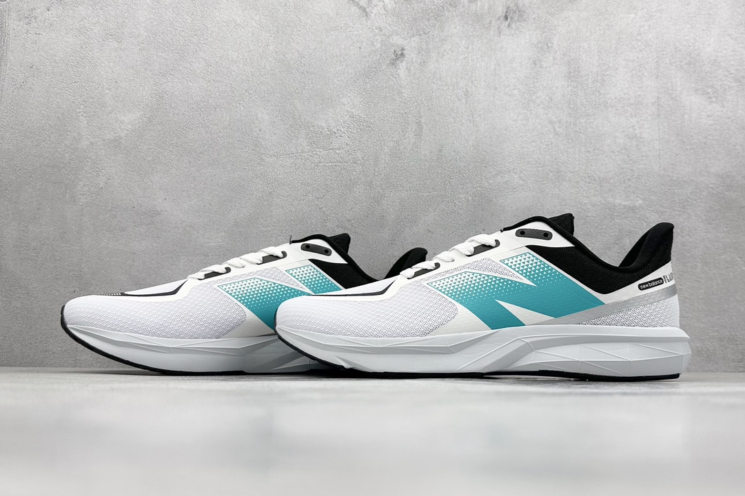 New Balance FuelCell SuperComp Trainer V2 新百伦NB系列超轻量化低帮休闲运动慢跑鞋   MFLSHBW7