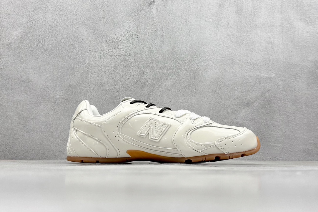 J版 Miu Miu x New Balance联名款运动鞋 New Balance 530 学院风