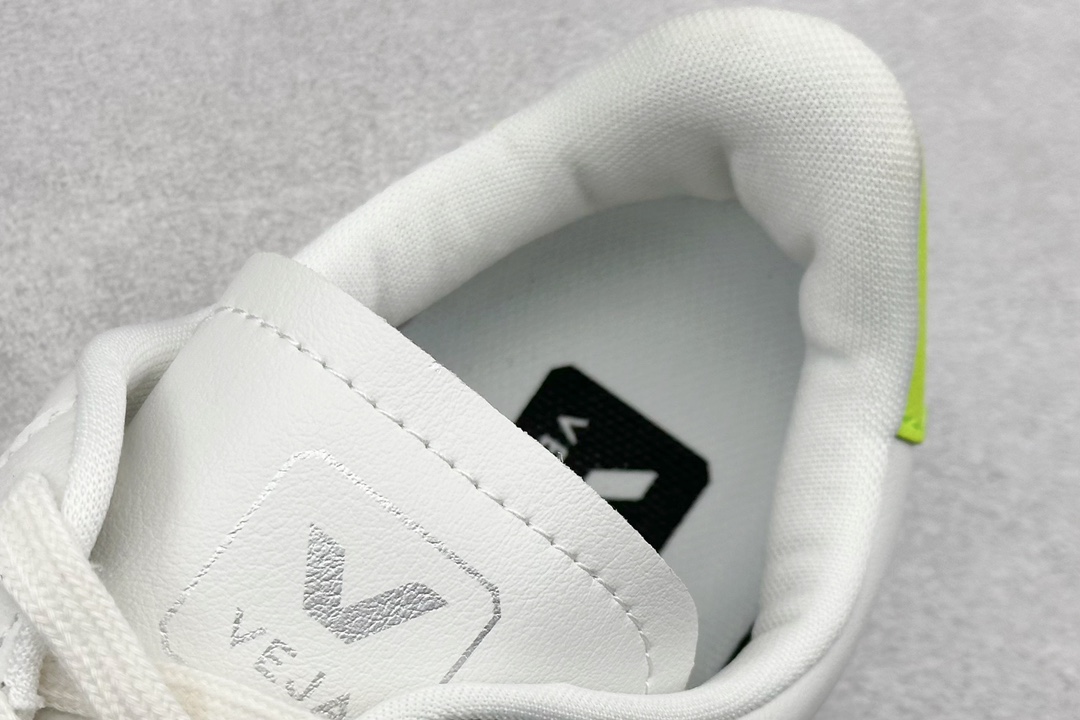 Veja Leather Extra Sneakers 法国国民V字经典小白板鞋