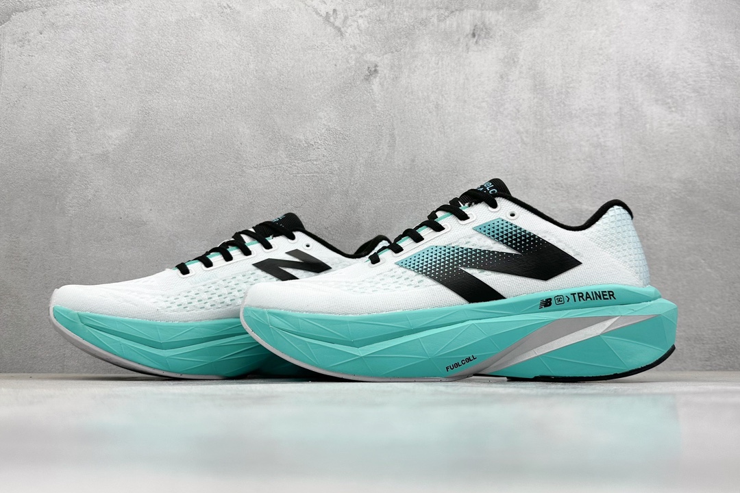 New Balance NB Fresh Foam 舒适耐磨低帮跑步鞋 MRCXLW4