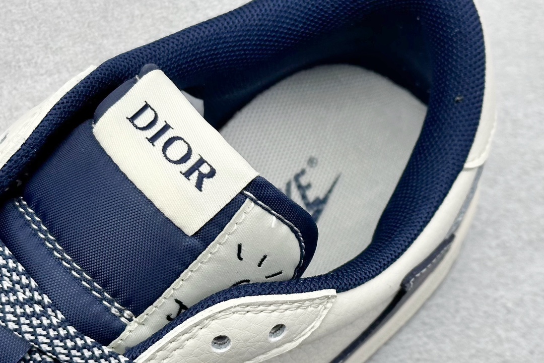 Travis Scott x Nike Air Jordan 1 Low x Dior 米蓝 Air Jordan 1 Low 反转米蓝爆裂纹满天星倒钩 CF3688-029