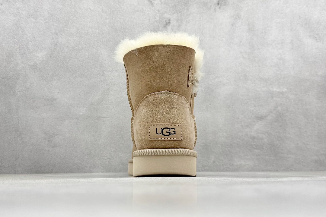 UGG Bailey Mini 木扣款 羊皮毛一体雪地靴女款 1016422