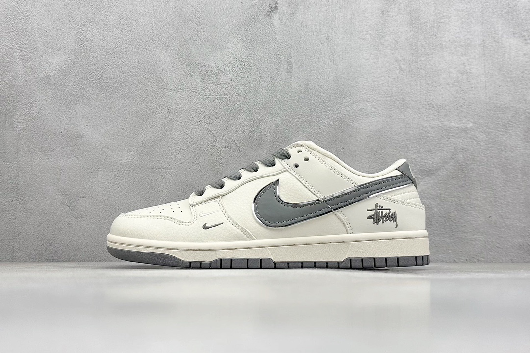 Nk SB Dunk Low 斯图西联名-米白深灰勾 周年高端定制 低帮休闲板鞋 DQ1098-382