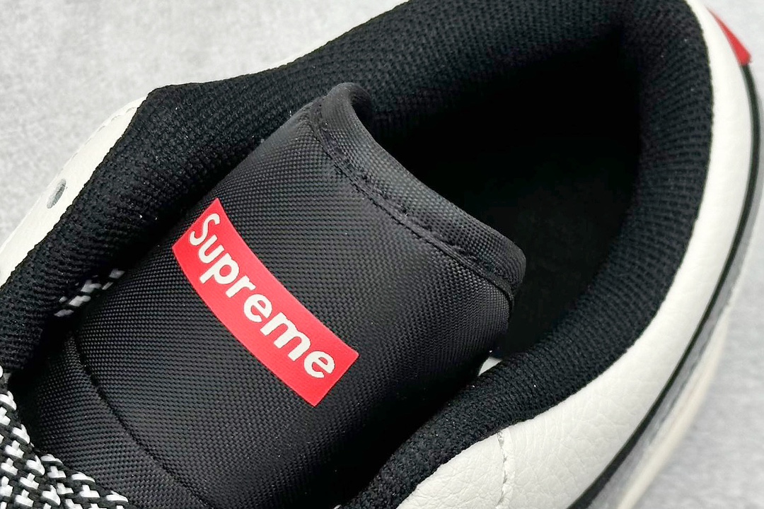 A Air Jordan 1 Retro Low x Supreme 白黑小钩满天星 XX2401-001