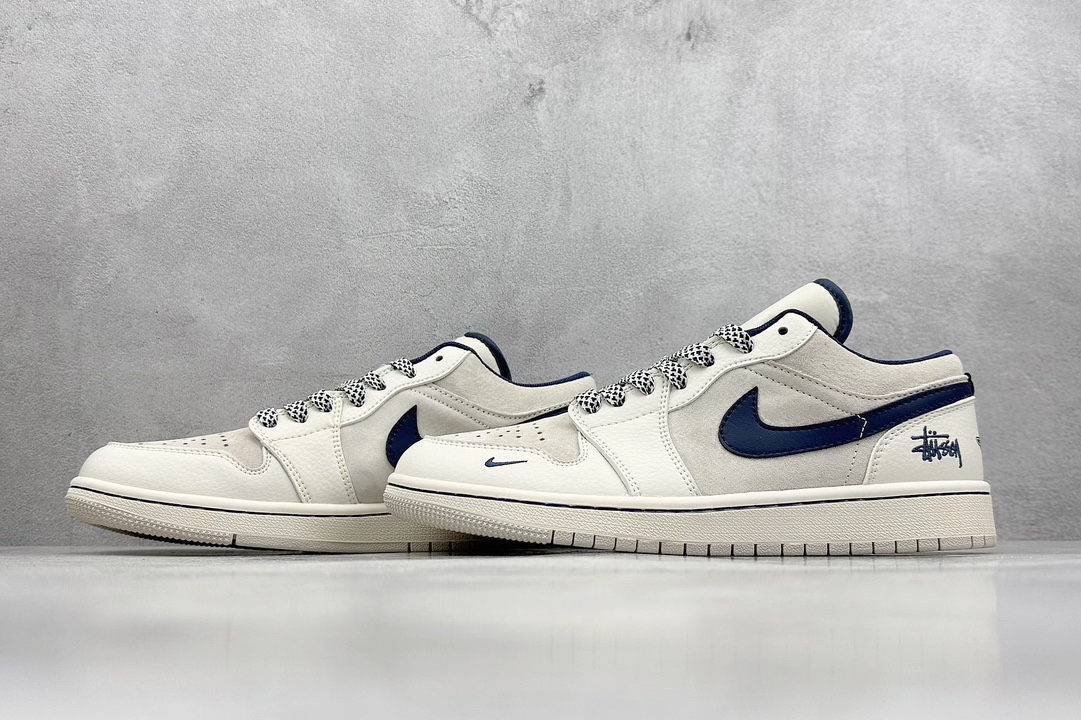 A Air Jordan 1 Retro Low x Stussy 米蓝小钩满天星 XX2402-002