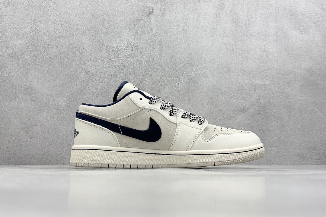 A Air Jordan 1 Retro Low x Stussy 米蓝小钩满天星 XX2402-002