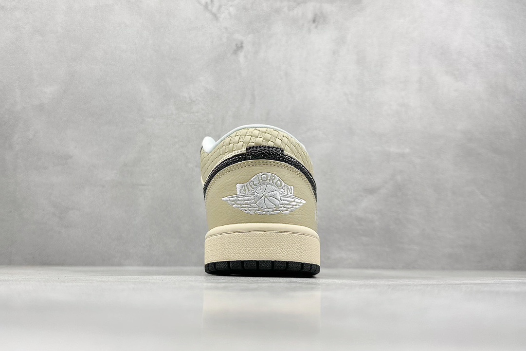 Jordan Air Jordan 1 ”嘟嘴熊猫” 星之禾 特殊手绘 HQ3437-101