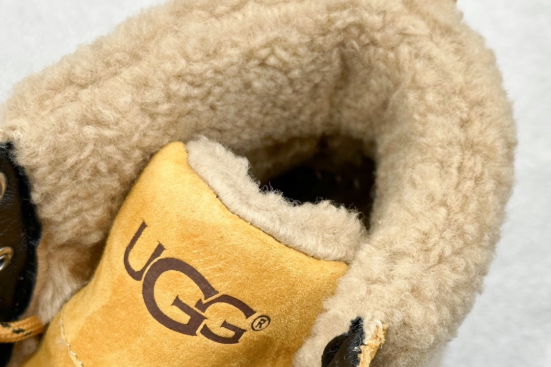 UGG Tasman Weather Hybrid 塔斯曼混合系列中帮轻量休闲马丁靴