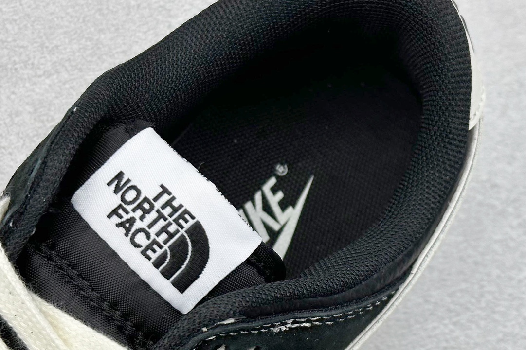 A NIKE SB Dunk Low x The North Face 黑米小钩 XX9927-027