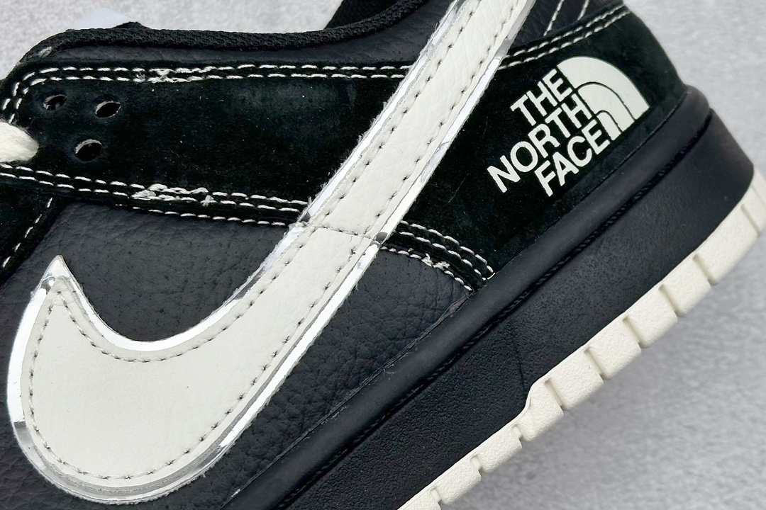 A NIKE SB Dunk Low x The North Face 黑米小钩 XX9927-027