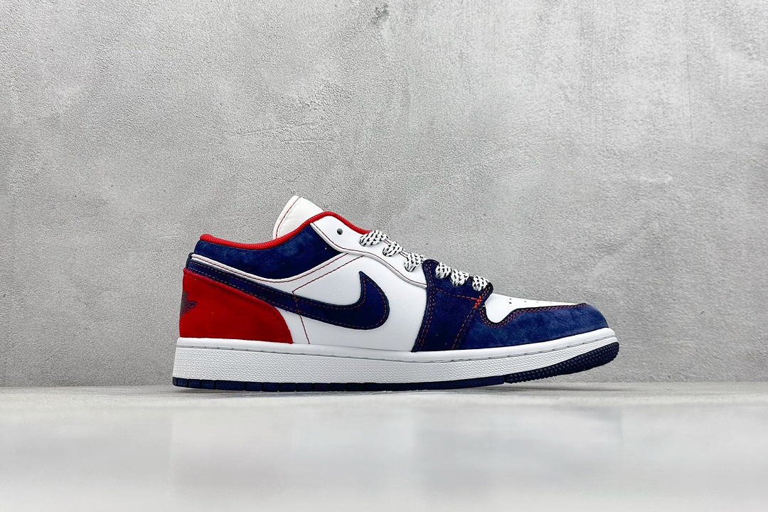 220💰
Air Jordan 1 Retro Low 蛇年限定 白蓝红小钩满天星
官方同步新色 原装级产物
拒绝公底 立体鞋型 细节完美 高清洁度 
购置公司同步原材料 原汁原味 忠于原版
货号：XX2414 014
码数：36 36.5 37.5 38 38.5 39 40 40.5 41 42 42.5 43 44 44.5 45
编码：35