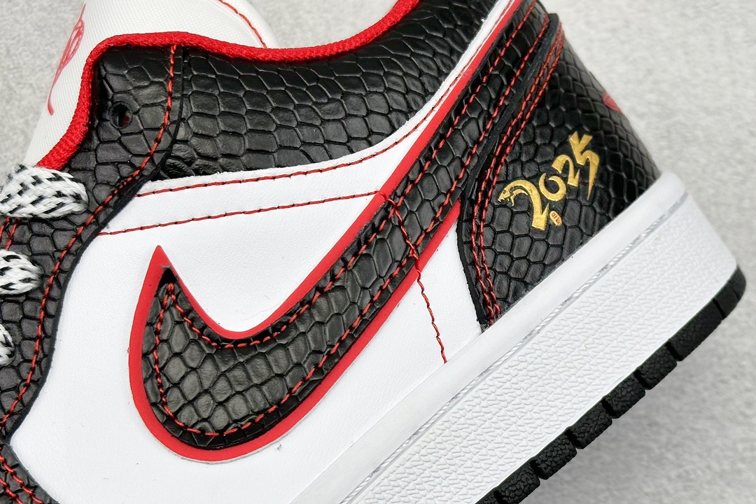 Air Jordan 1 Retro Low 蛇年限定 白黑红小钩满天星 XX2412-012