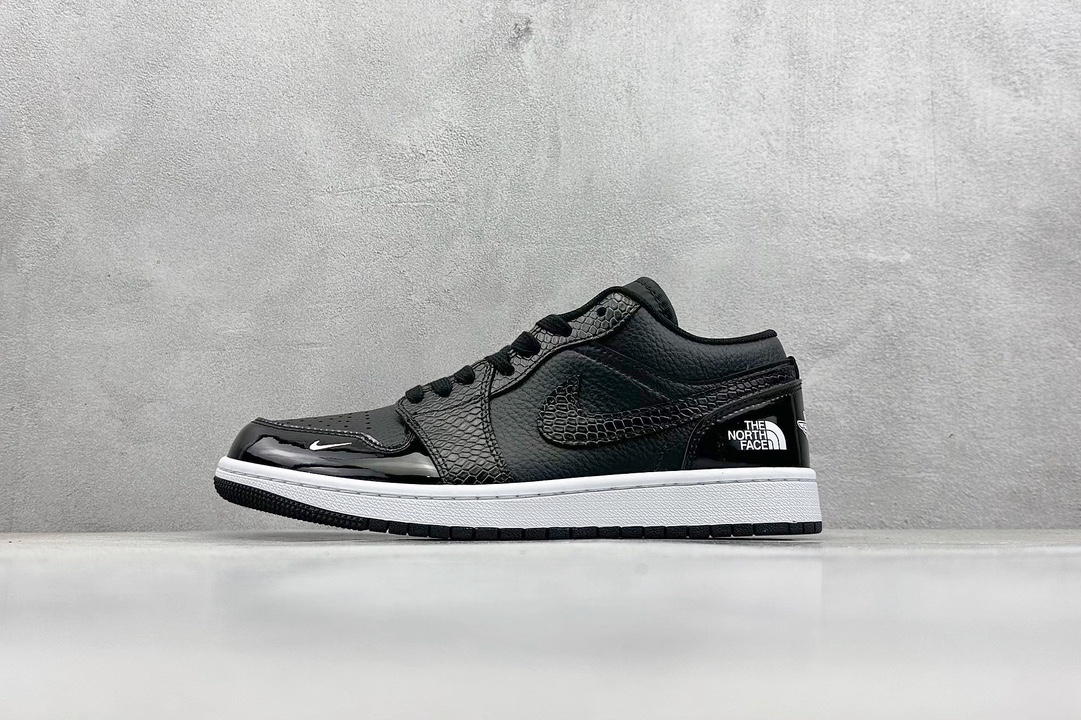 A Nike Jordan Air Jordan 1 北面联名  XX2411-011