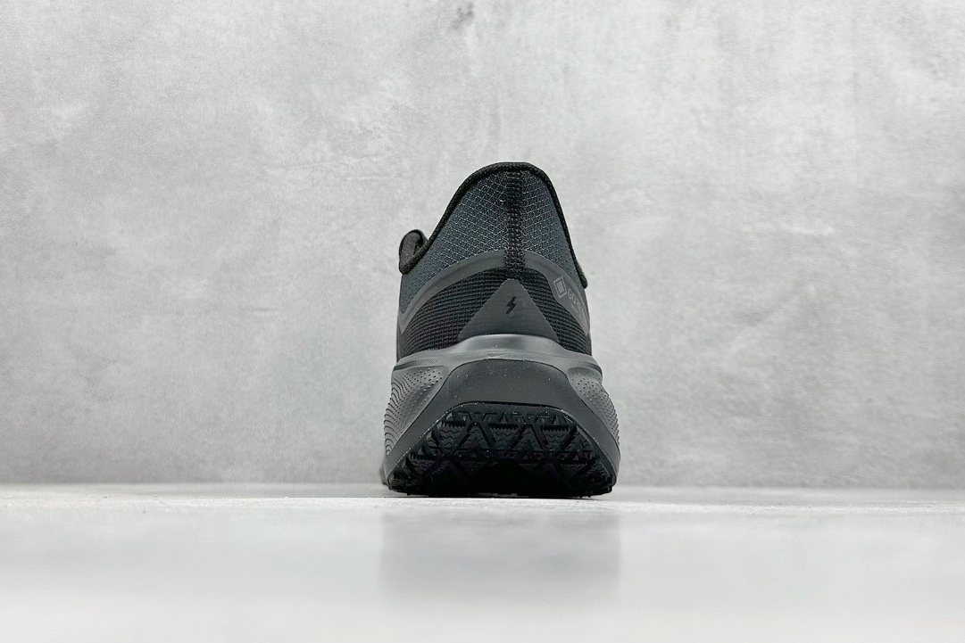 RS版 NK Air Zoom Pegasus 41 鞋面采用外层由韧性纱线+内层网眼布的设计  FQ1356-001