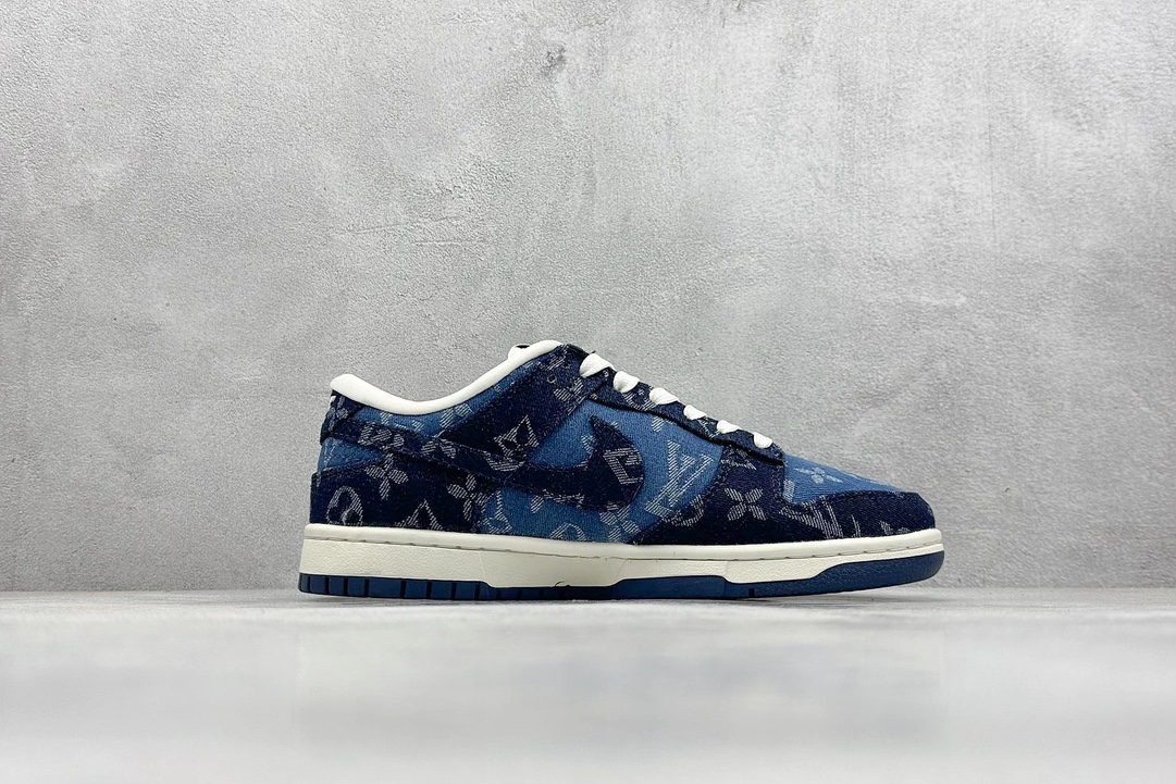 本地230💰 放店私
NIKE SB Dunk Low x Louis Vuitton 深蓝牛仔布
公司级出品 极力推荐
原装头层材料 独家版型蒸餾加工
帶來的是更好的视觉和脚感体验
大厂纯原品质出货 清洁度 电绣工艺 
皮料切割干净无任何毛边 细节完美 
官方货号：CH8311 272
尺码： 36 36.5 37.5 38 38.5 39 40 40.5 41 42 42.5 43 44 44.5 45
编码：35